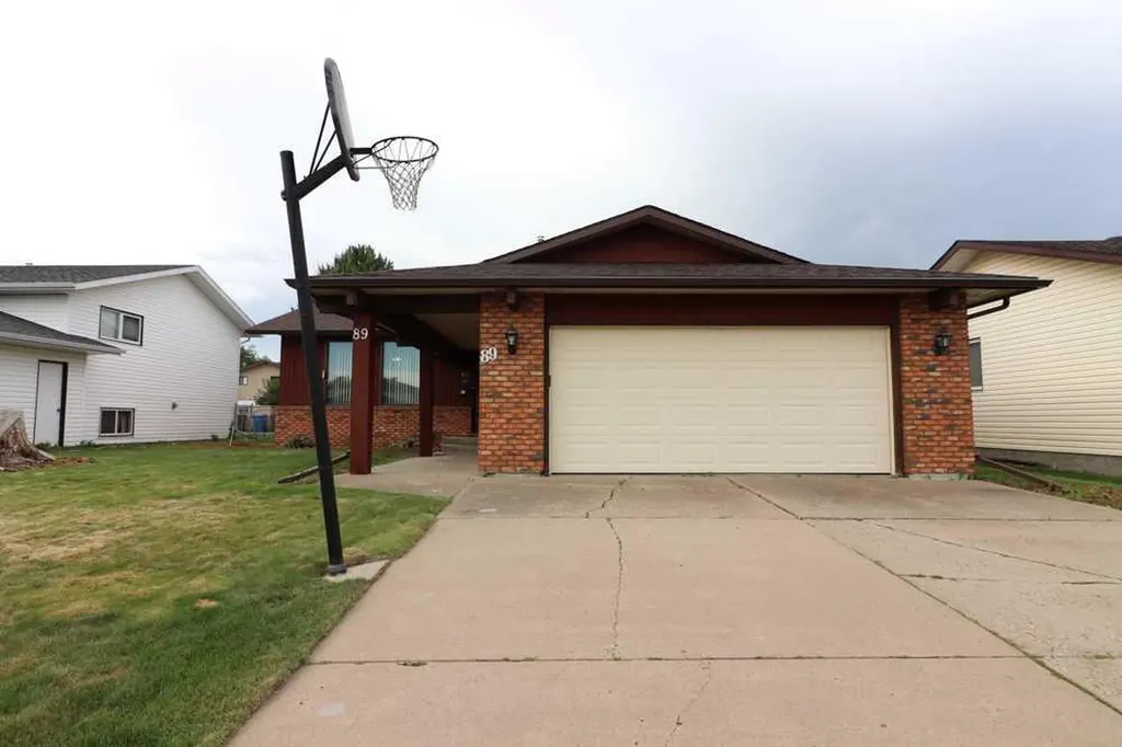 89 East Glen Drive SE Medicine Hat AB T1B 2Z7
