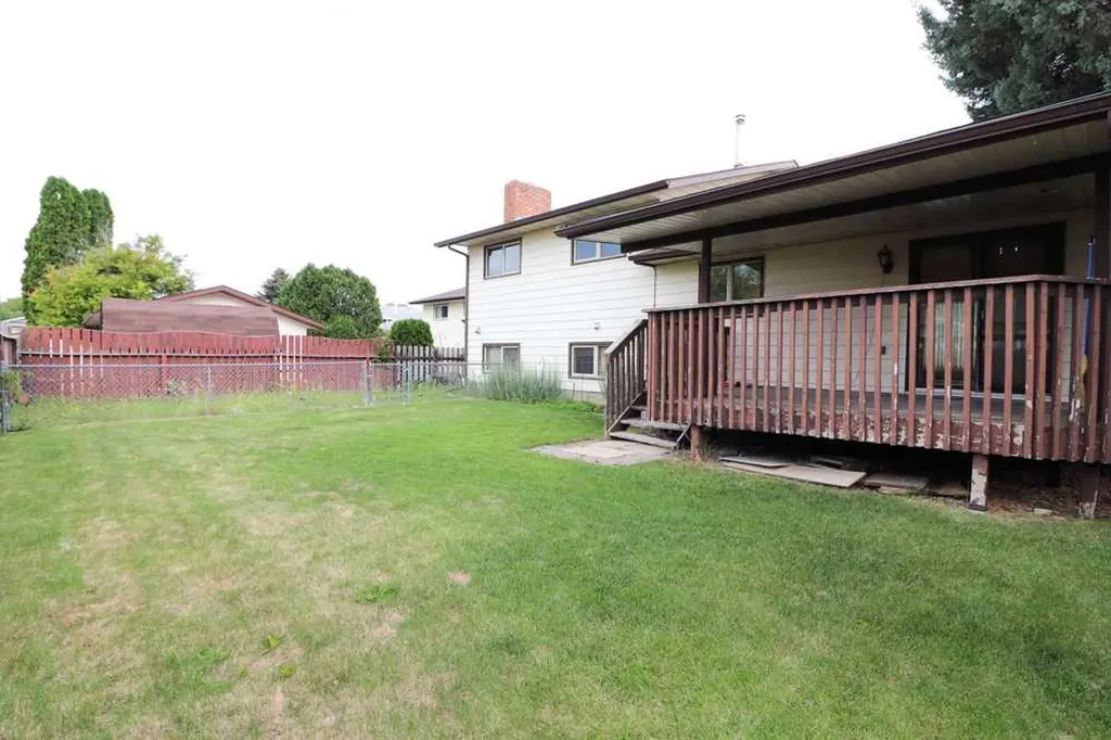 89 East Glen Drive SE Medicine Hat AB T1B 2Z7