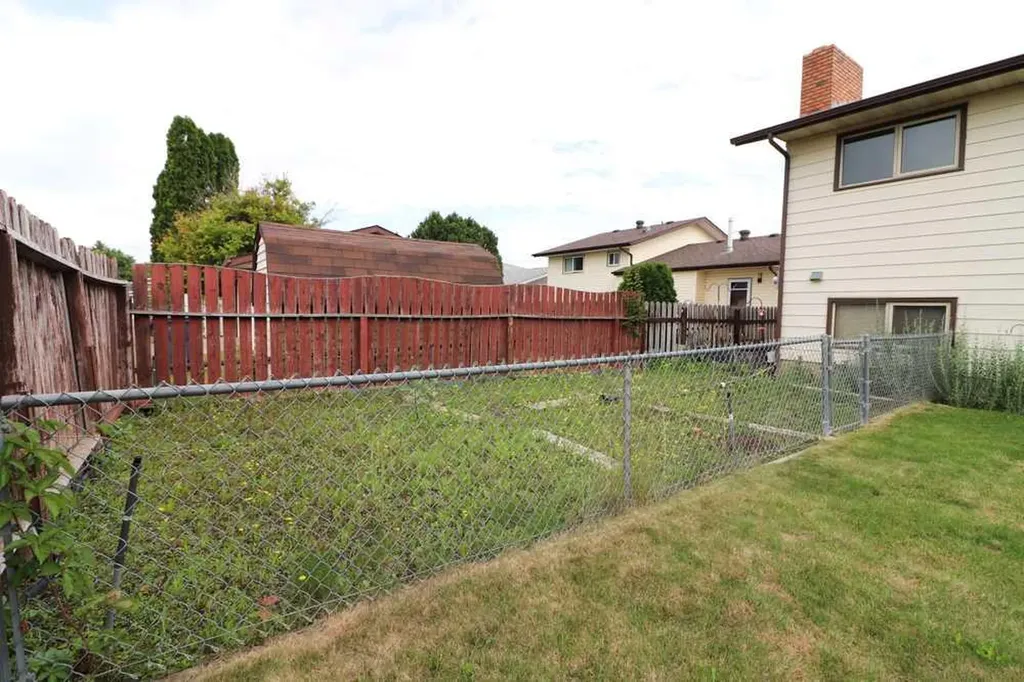 89 East Glen Drive SE Medicine Hat AB T1B 2Z7