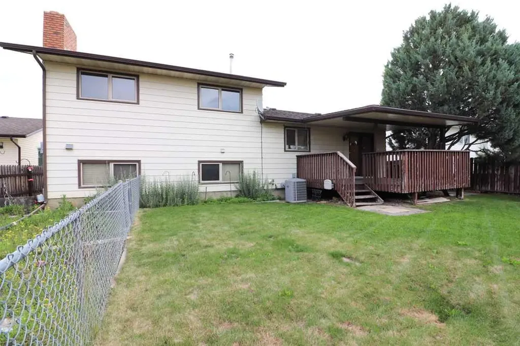 89 East Glen Drive SE Medicine Hat AB T1B 2Z7