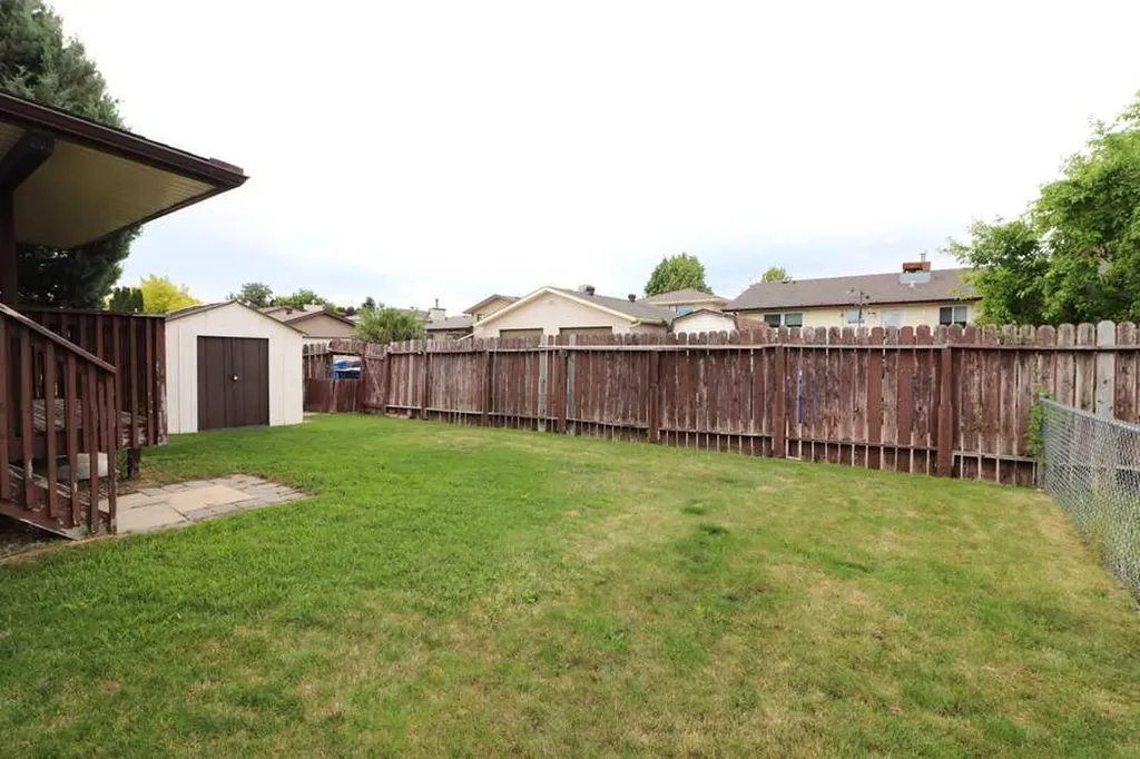89 East Glen Drive SE Medicine Hat AB T1B 2Z7