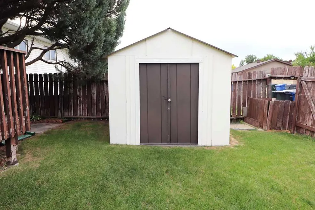89 East Glen Drive SE Medicine Hat AB T1B 2Z7