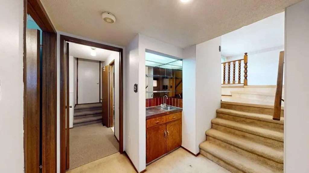 89 East Glen Drive SE Medicine Hat AB T1B 2Z7