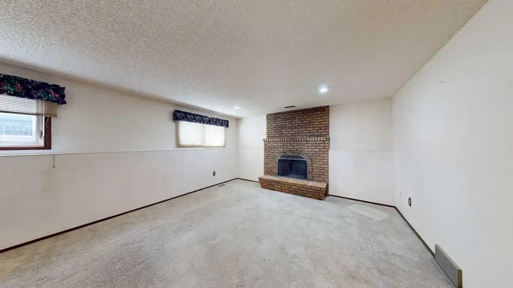89 East Glen Drive SE Medicine Hat AB T1B 2Z7