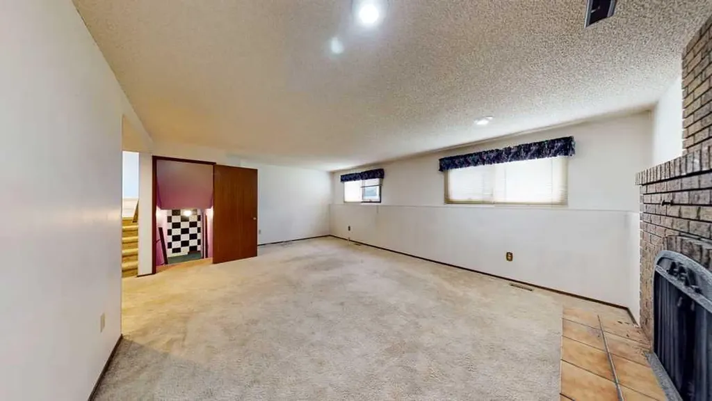 89 East Glen Drive SE Medicine Hat AB T1B 2Z7