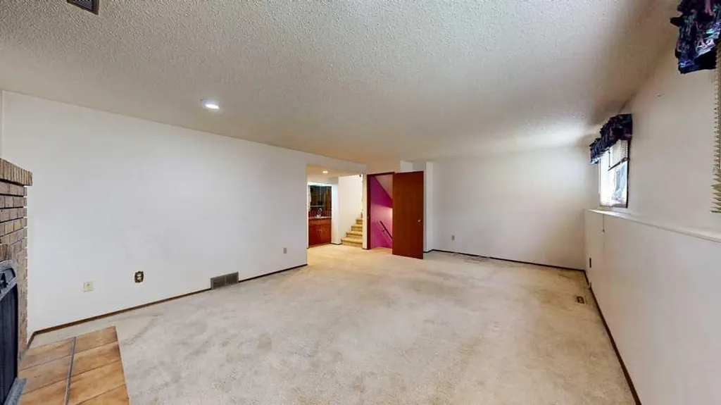 89 East Glen Drive SE Medicine Hat AB T1B 2Z7