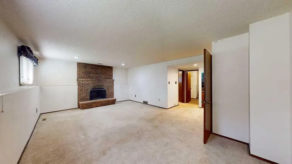 89 East Glen Drive SE Medicine Hat AB T1B 2Z7