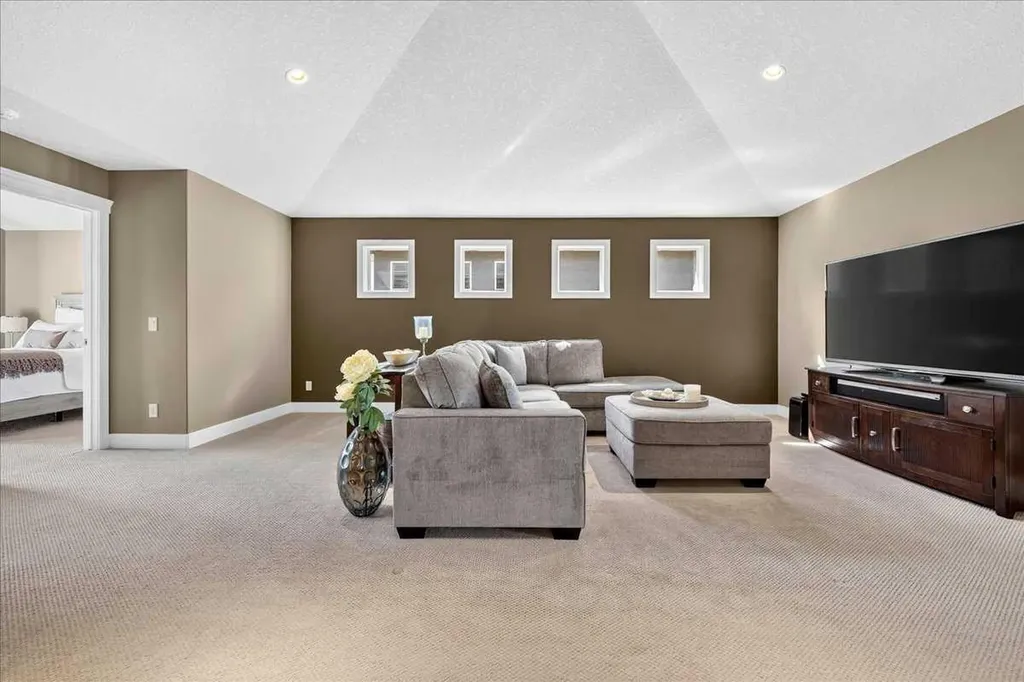 146 Valley Pointe Way NW Calgary AB T3B 6B3