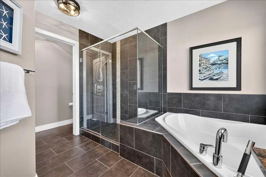 146 Valley Pointe Way NW Calgary AB T3B 6B3