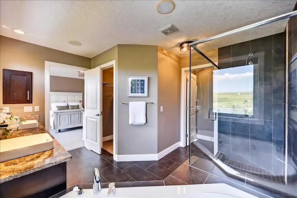 146 Valley Pointe Way NW Calgary AB T3B 6B3