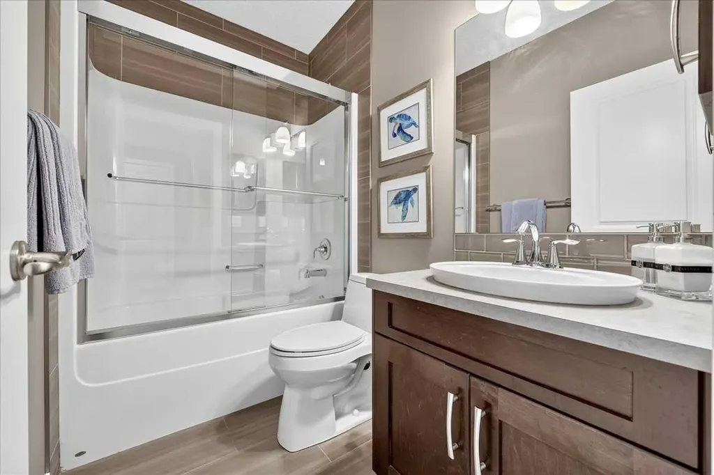 146 Valley Pointe Way NW Calgary AB T3B 6B3