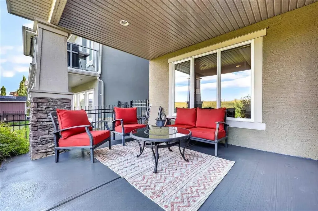 146 Valley Pointe Way NW Calgary AB T3B 6B3