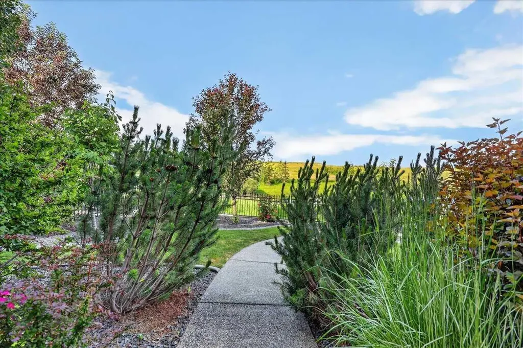 146 Valley Pointe Way NW Calgary AB T3B 6B3