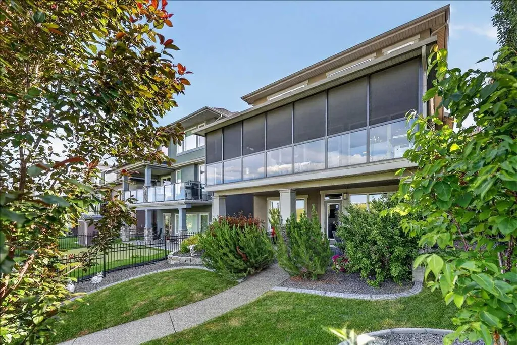 146 Valley Pointe Way NW Calgary AB T3B 6B3