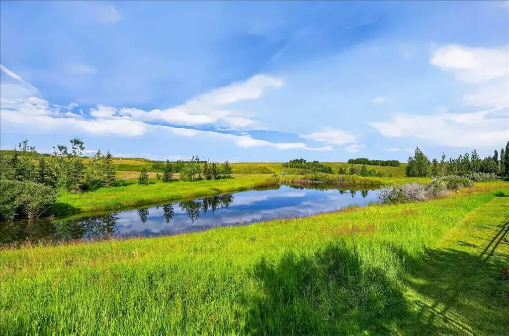 146 Valley Pointe Way NW Calgary AB T3B 6B3