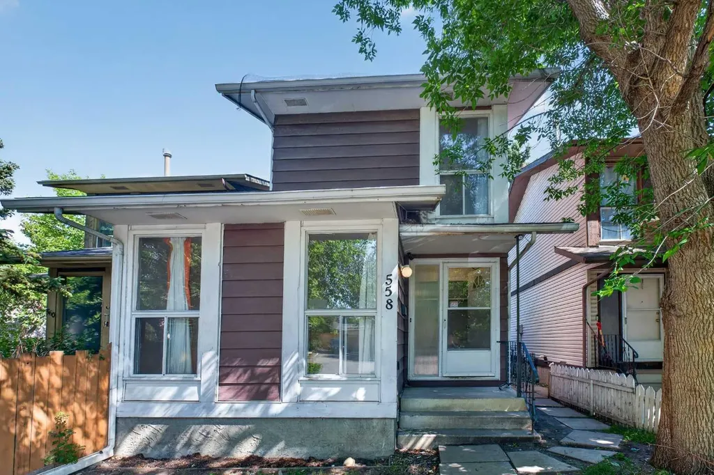558 Whitehill Place NE Calgary AB T1Y 3G8