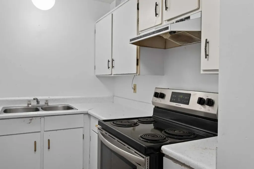 558 Whitehill Place NE Calgary AB T1Y 3G8