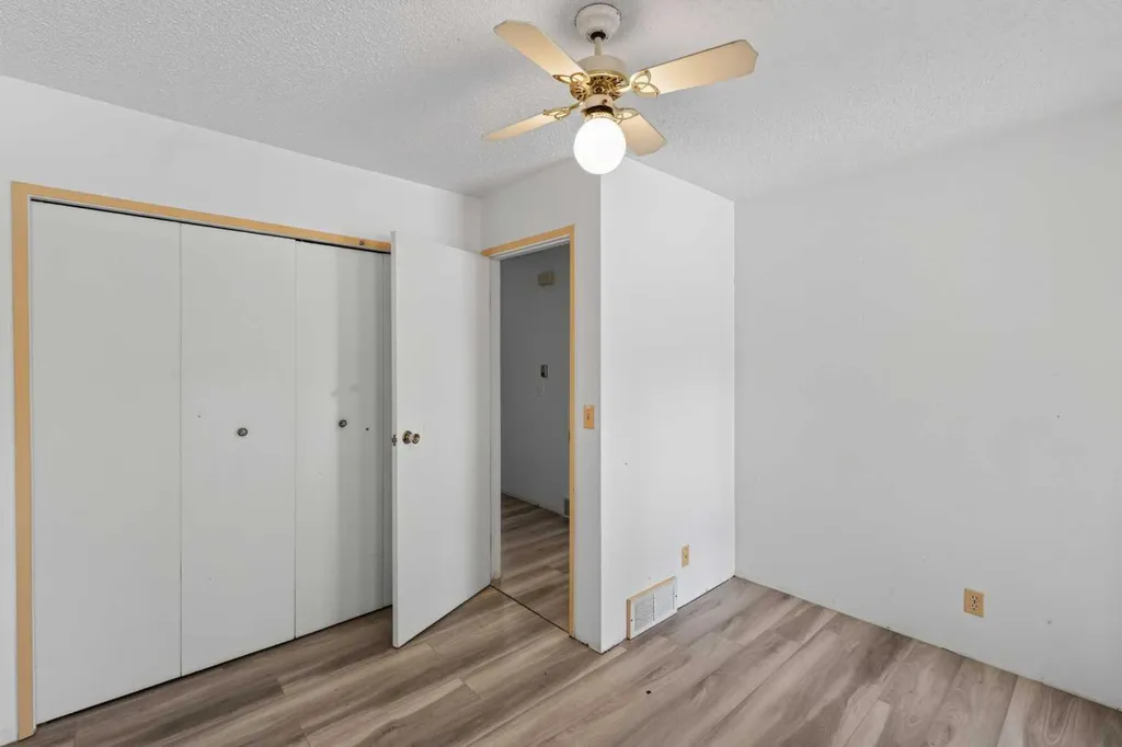 558 Whitehill Place NE Calgary AB T1Y 3G8