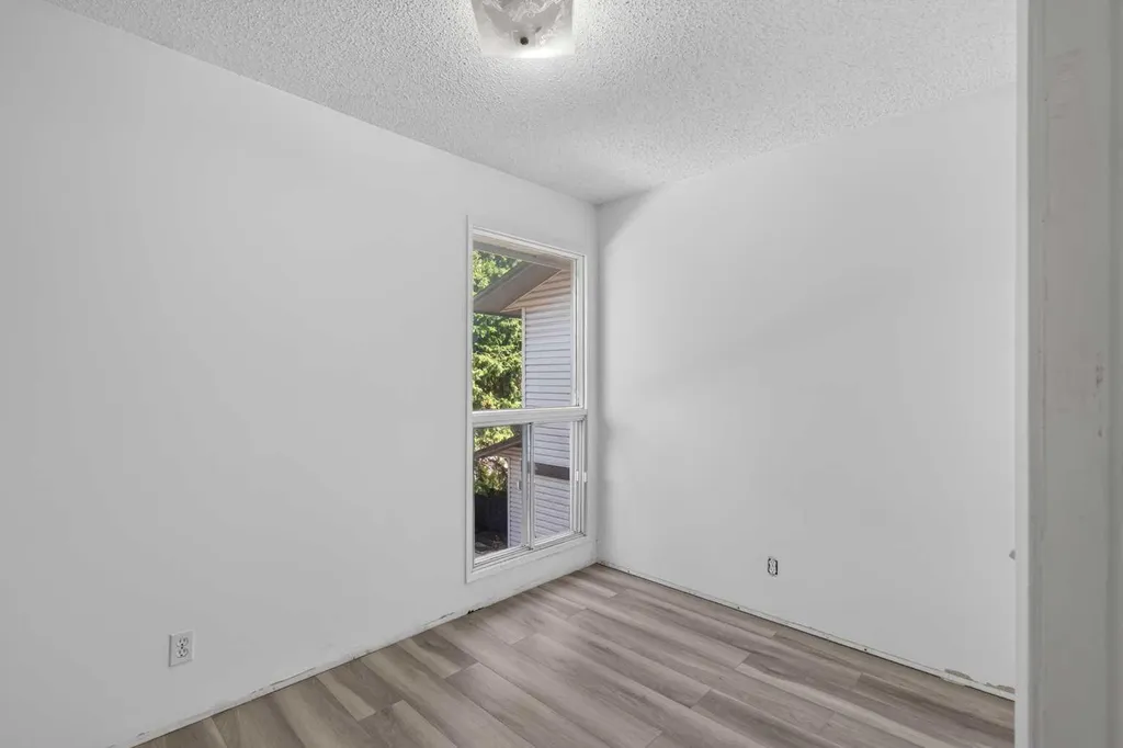 558 Whitehill Place NE Calgary AB T1Y 3G8