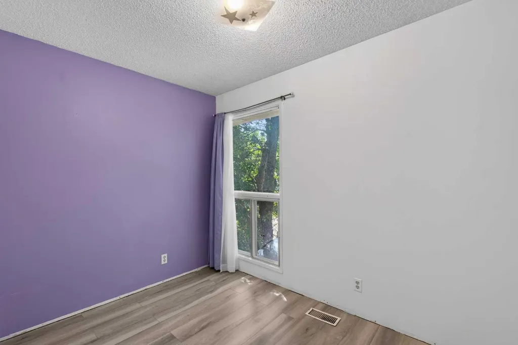 558 Whitehill Place NE Calgary AB T1Y 3G8