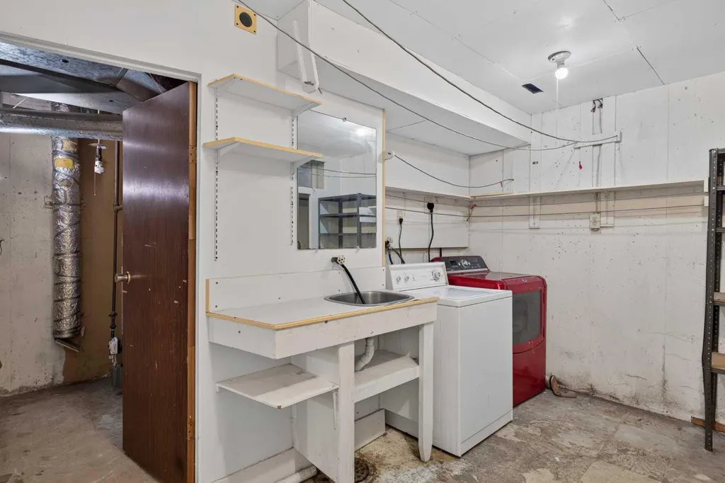 558 Whitehill Place NE Calgary AB T1Y 3G8