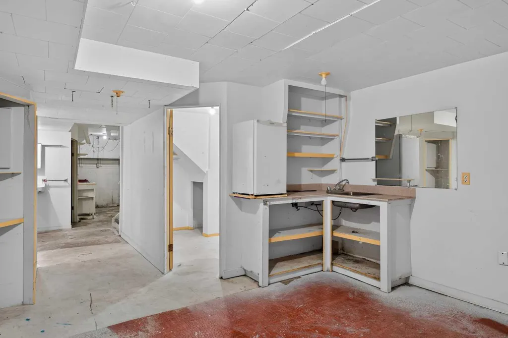 558 Whitehill Place NE Calgary AB T1Y 3G8