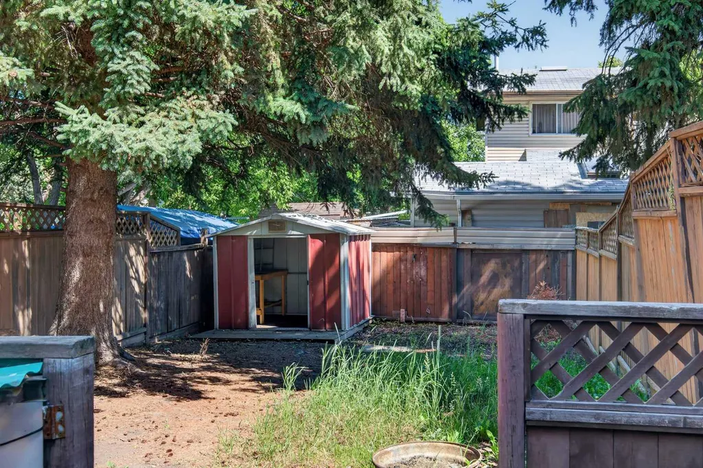 558 Whitehill Place NE Calgary AB T1Y 3G8