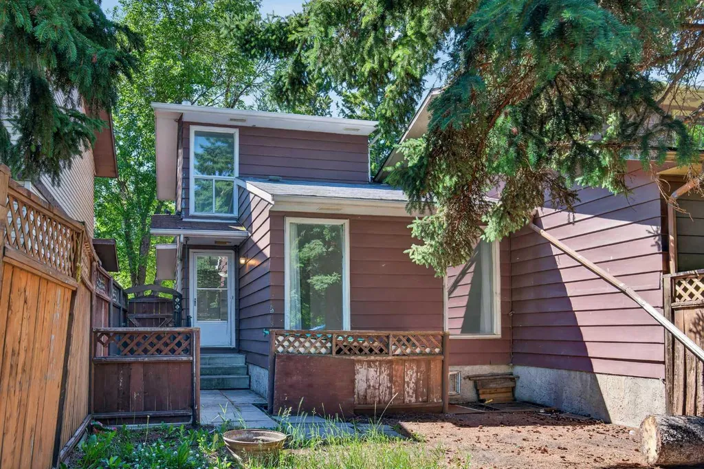 558 Whitehill Place NE Calgary AB T1Y 3G8