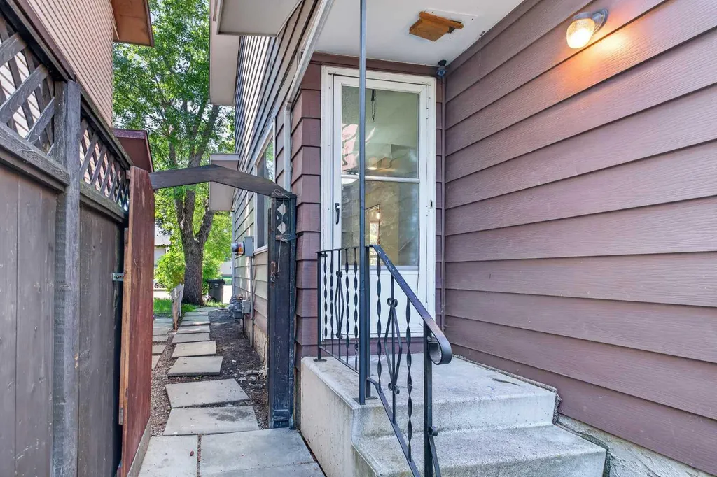 558 Whitehill Place NE Calgary AB T1Y 3G8
