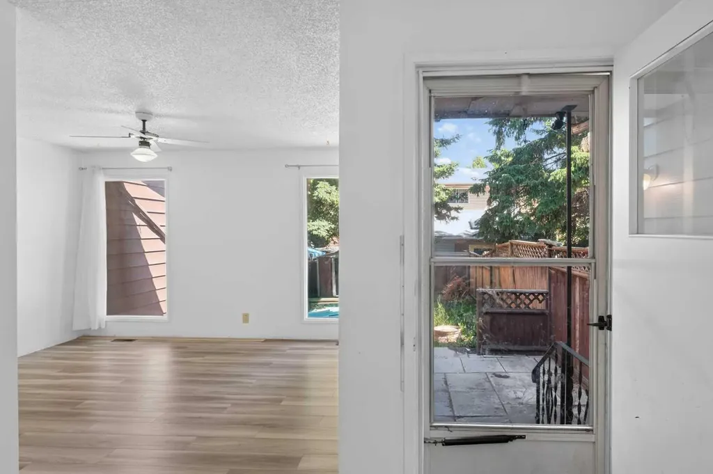 558 Whitehill Place NE Calgary AB T1Y 3G8