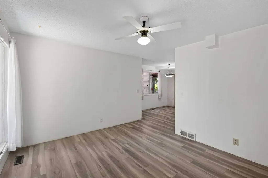 558 Whitehill Place NE Calgary AB T1Y 3G8