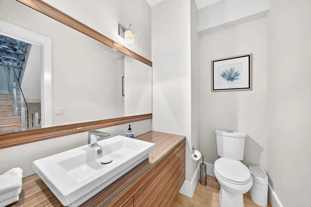 2312 12 Avenue NW Calgary AB T2N 1K3