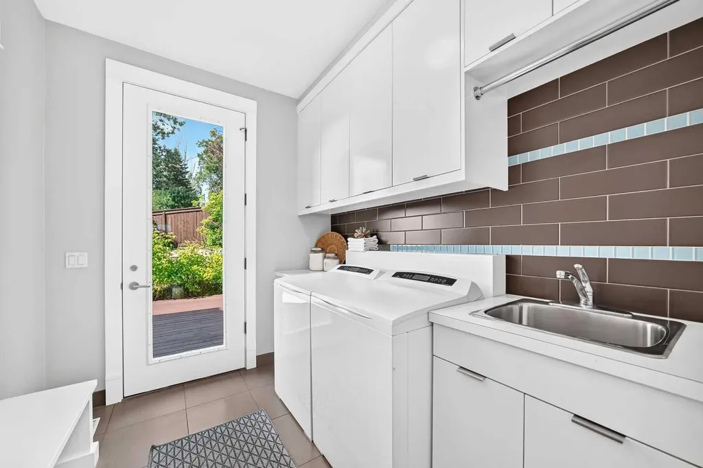 2312 12 Avenue NW Calgary AB T2N 1K3