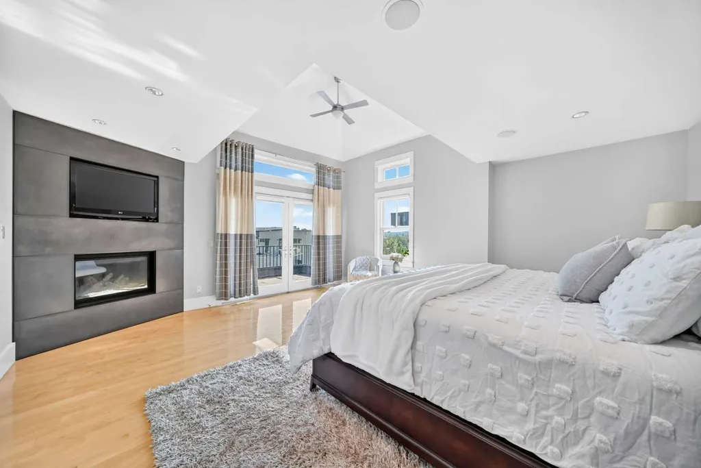2312 12 Avenue NW Calgary AB T2N 1K3