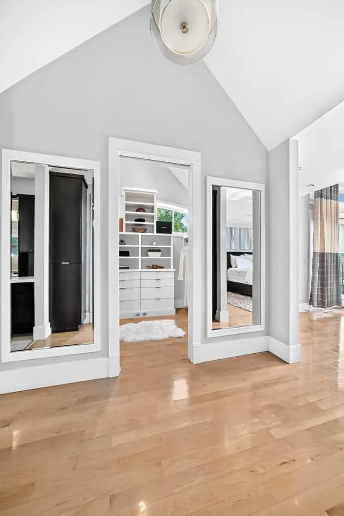 2312 12 Avenue NW Calgary AB T2N 1K3
