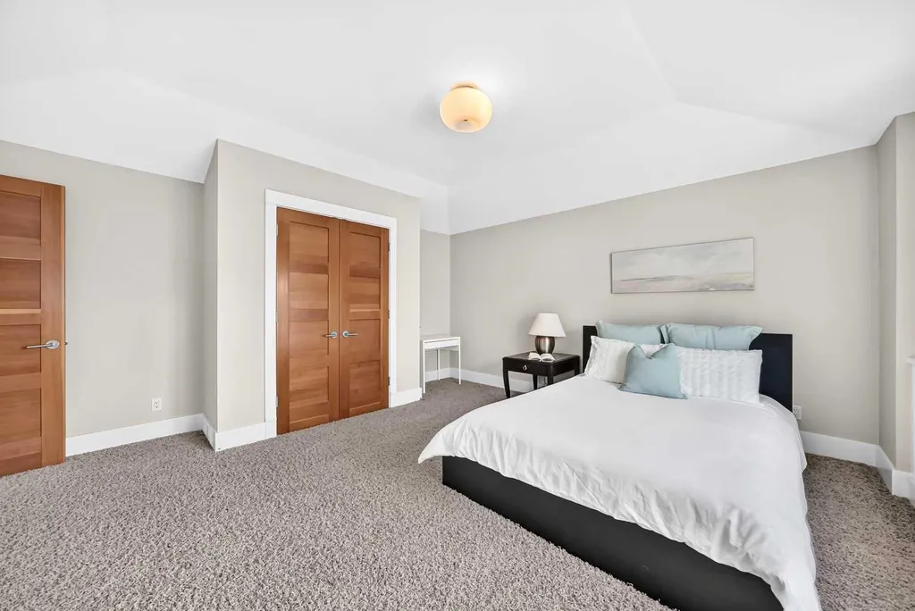2312 12 Avenue NW Calgary AB T2N 1K3