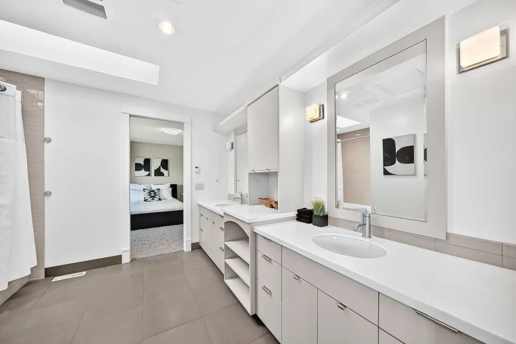 2312 12 Avenue NW Calgary AB T2N 1K3