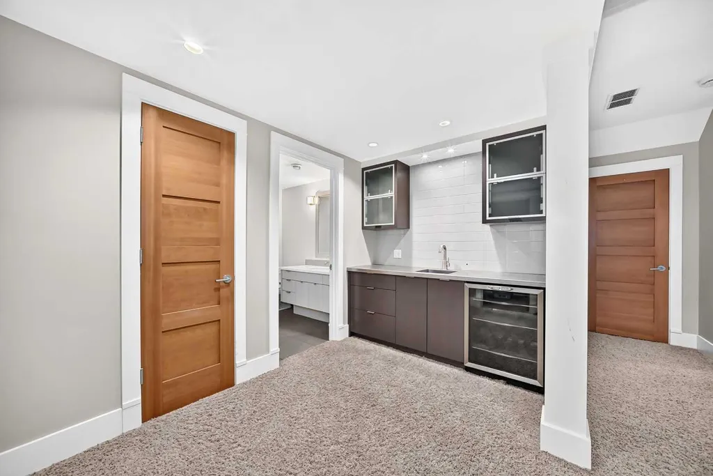 2312 12 Avenue NW Calgary AB T2N 1K3