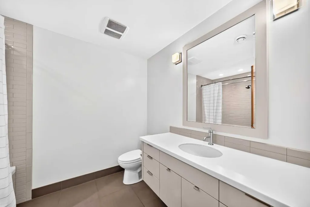 2312 12 Avenue NW Calgary AB T2N 1K3