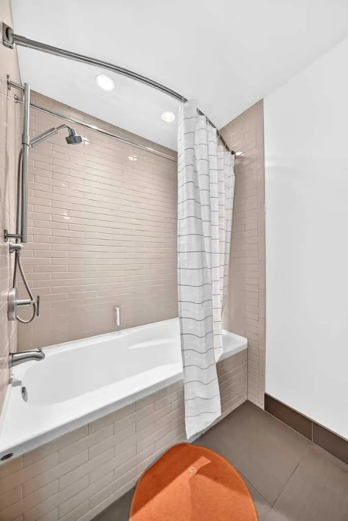 2312 12 Avenue NW Calgary AB T2N 1K3