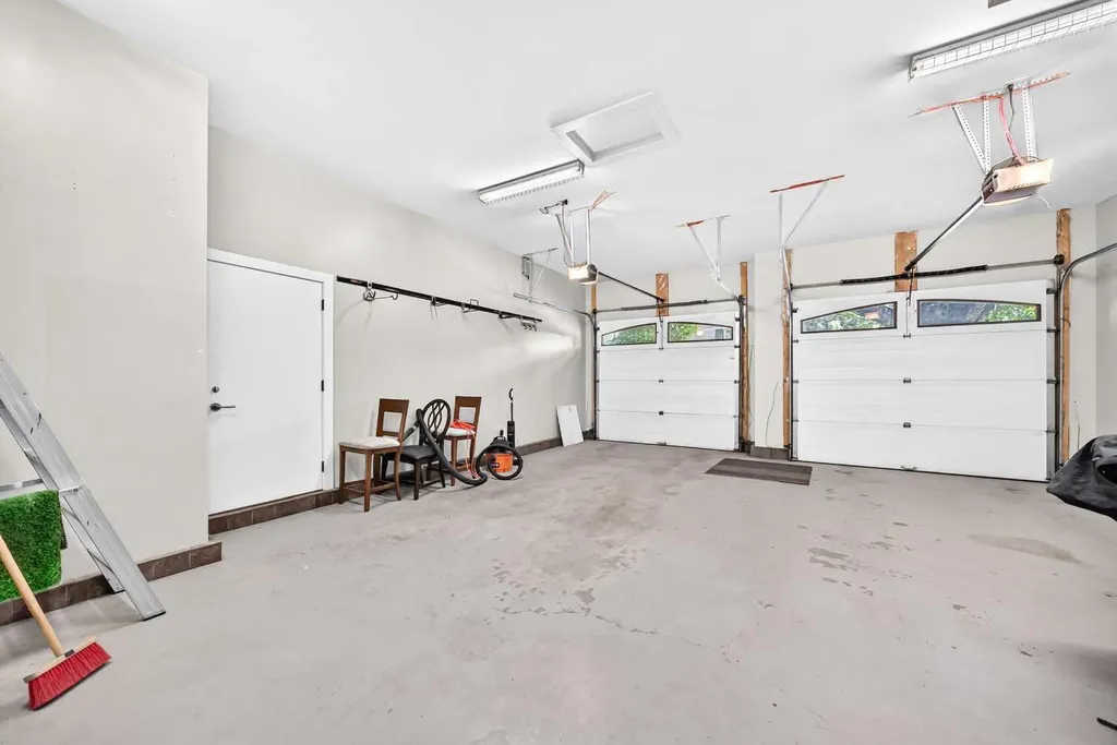 2312 12 Avenue NW Calgary AB T2N 1K3