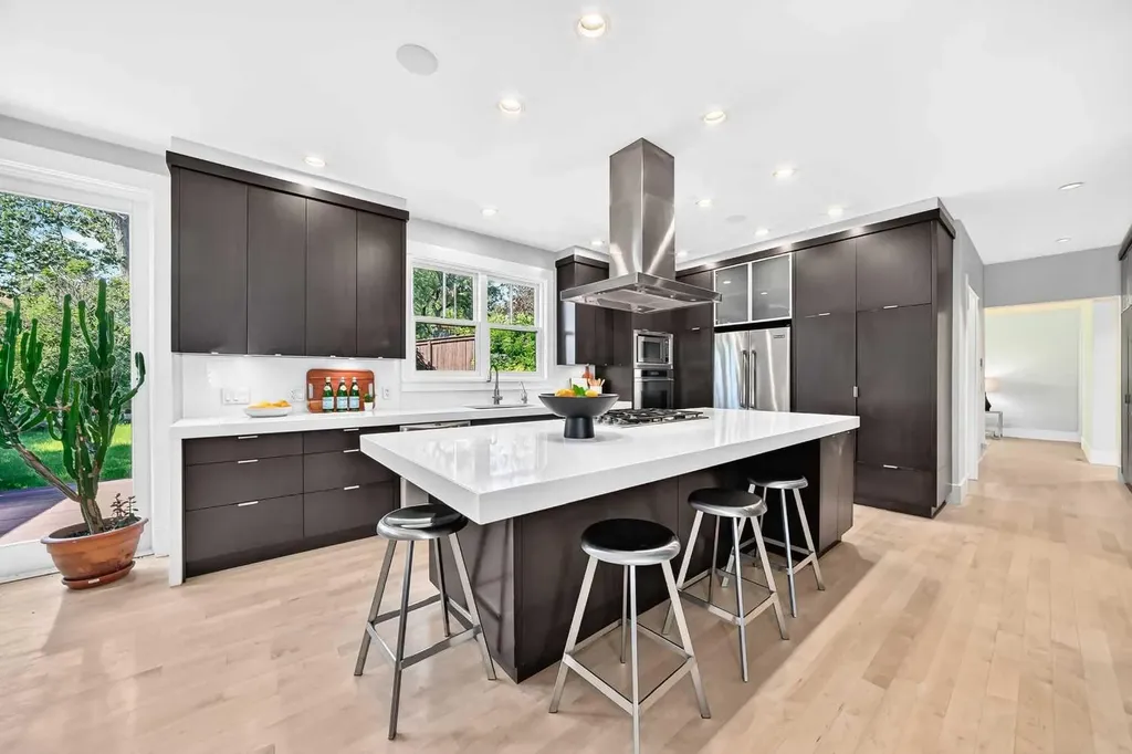 2312 12 Avenue NW Calgary AB T2N 1K3
