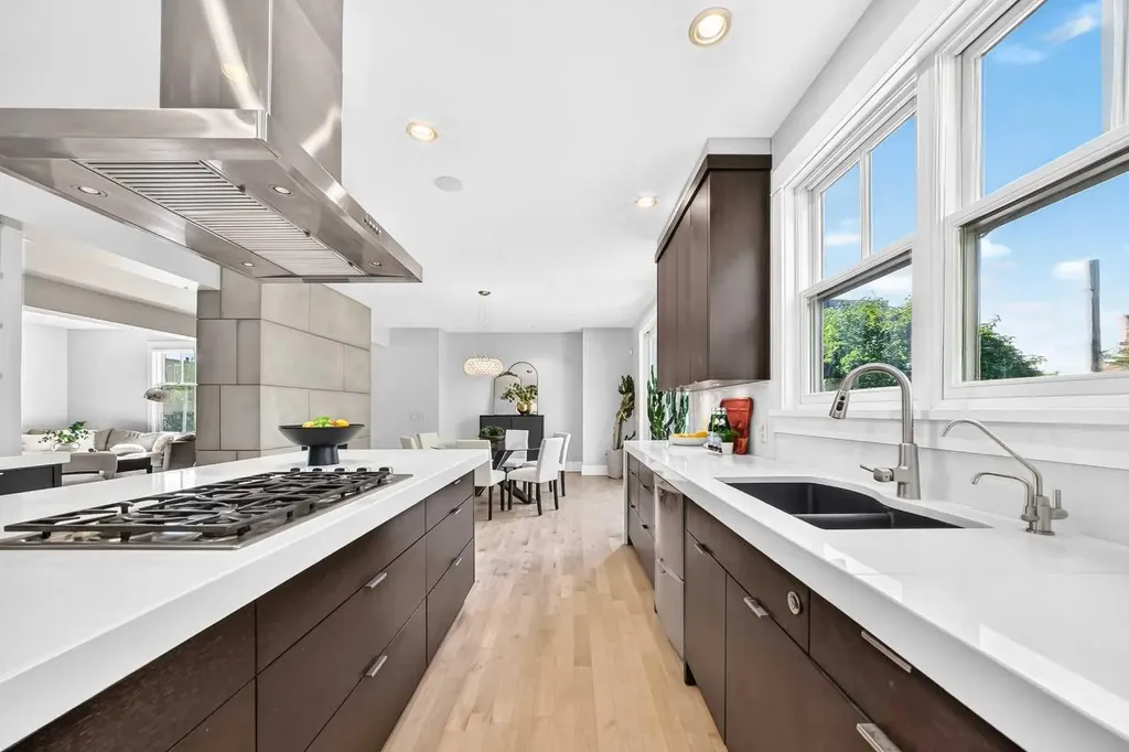 2312 12 Avenue NW Calgary AB T2N 1K3