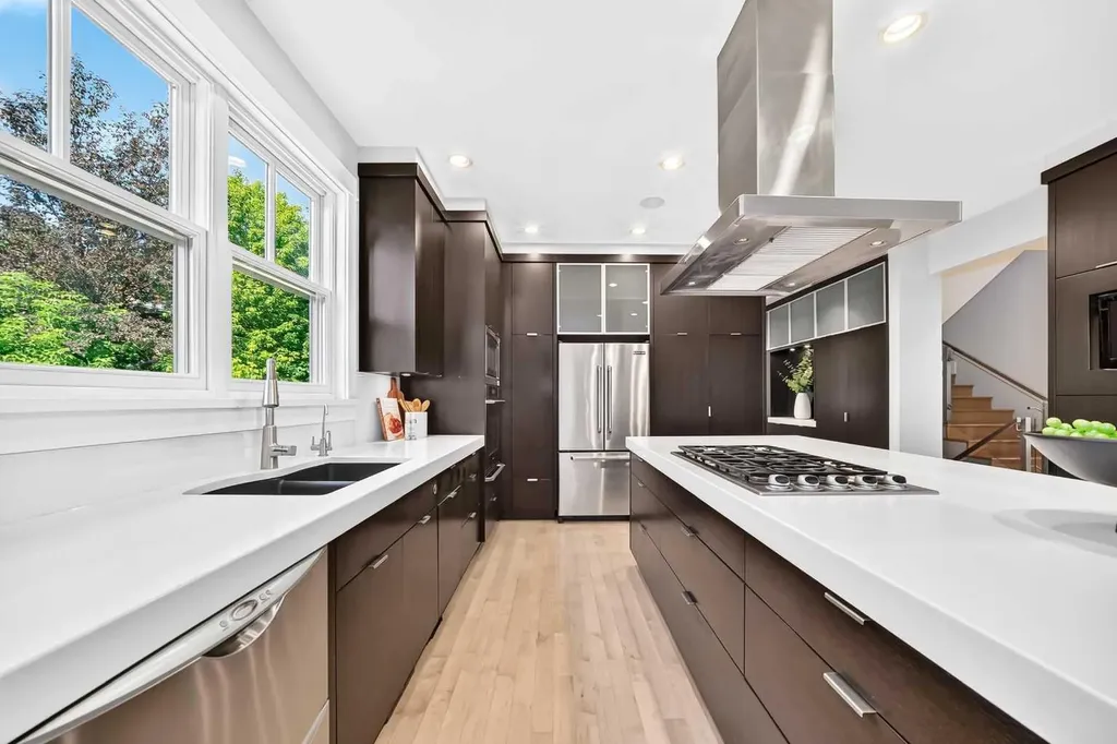 2312 12 Avenue NW Calgary AB T2N 1K3