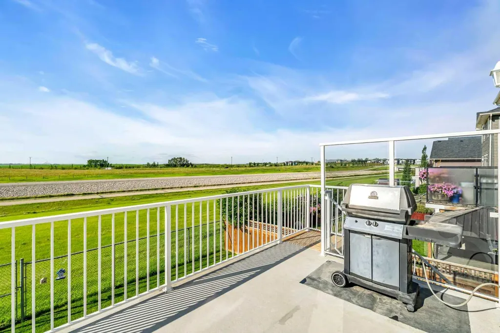 284 Rainbow Falls Way Chestermere AB T1X 0T1