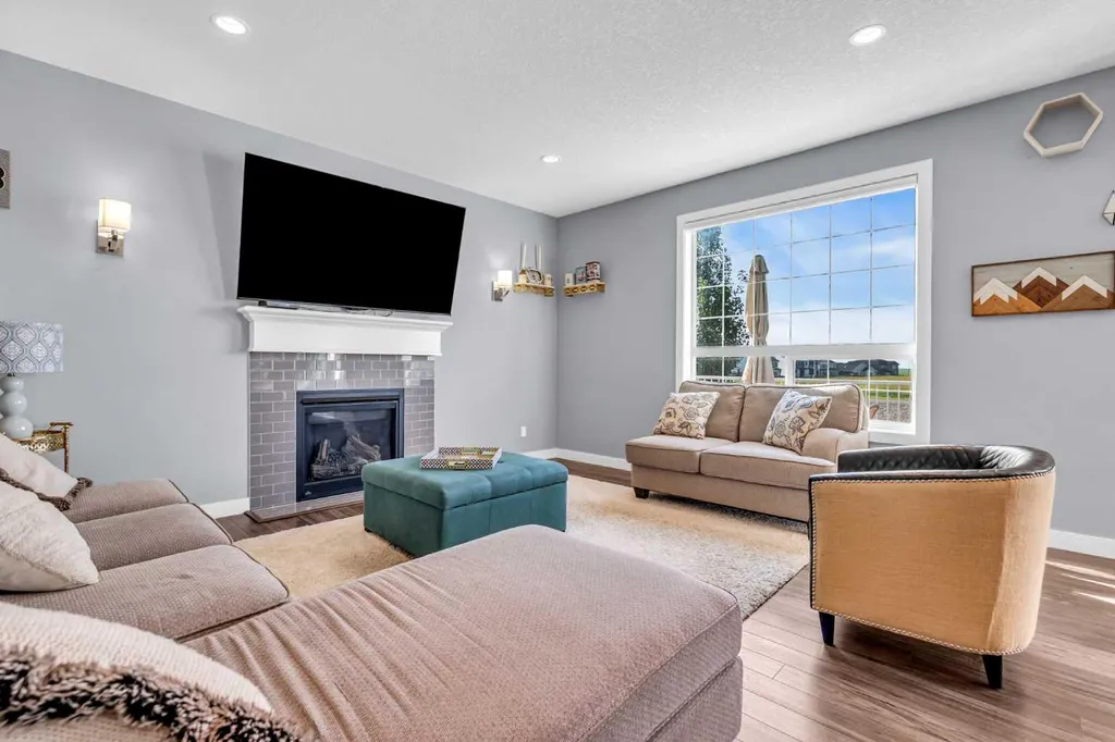 284 Rainbow Falls Way Chestermere AB T1X 0T1