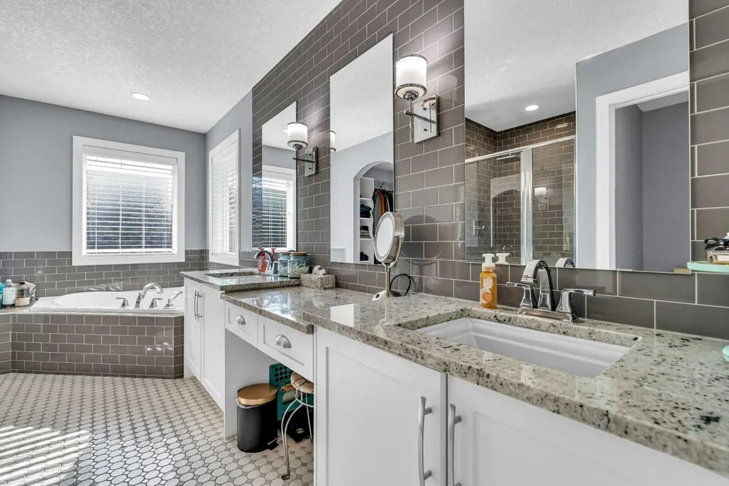 284 Rainbow Falls Way Chestermere AB T1X 0T1