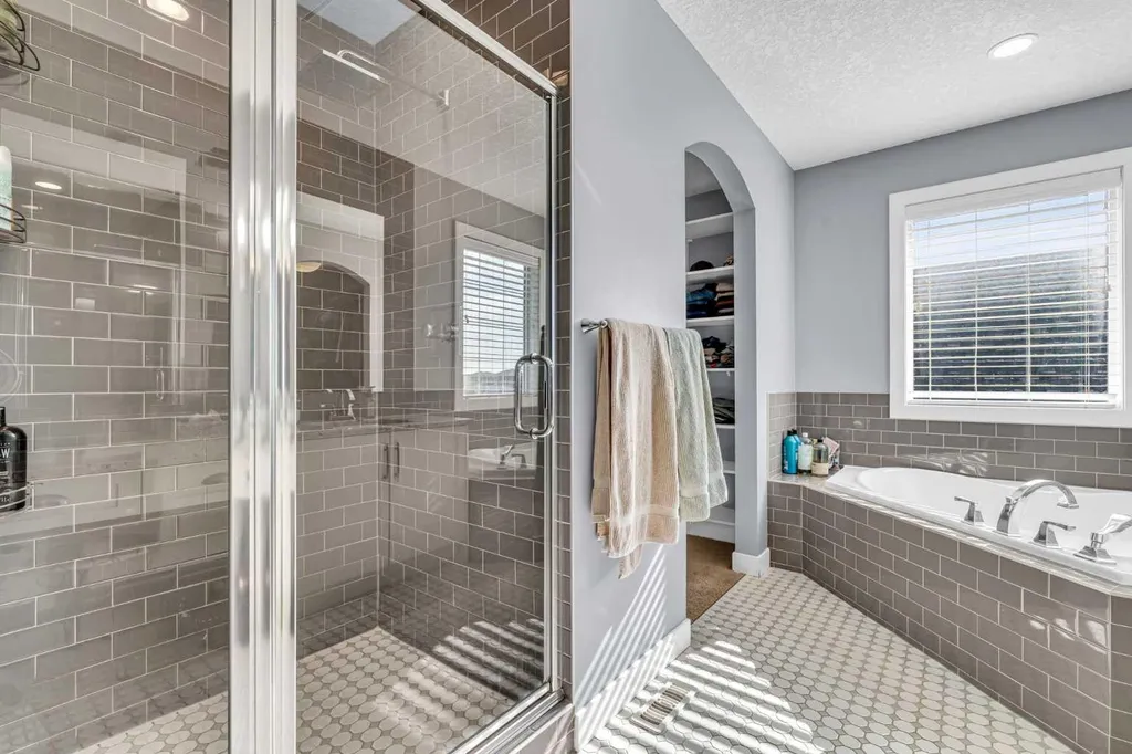 284 Rainbow Falls Way Chestermere AB T1X 0T1