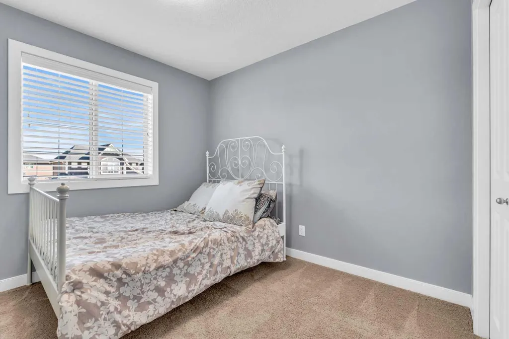 284 Rainbow Falls Way Chestermere AB T1X 0T1
