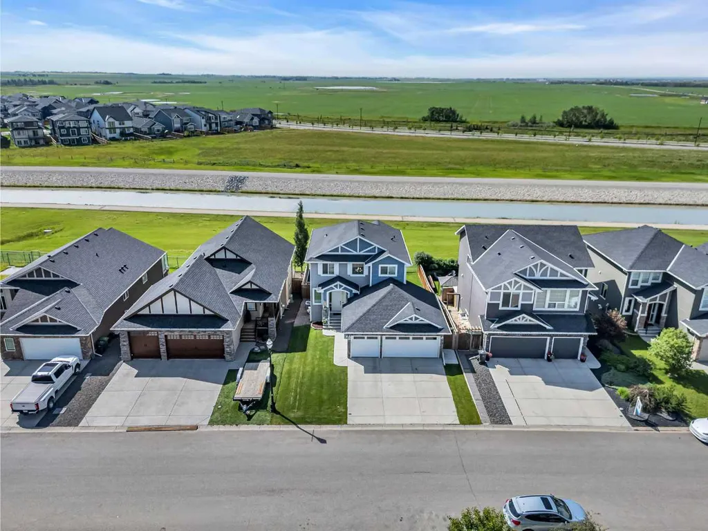 284 Rainbow Falls Way Chestermere AB T1X 0T1